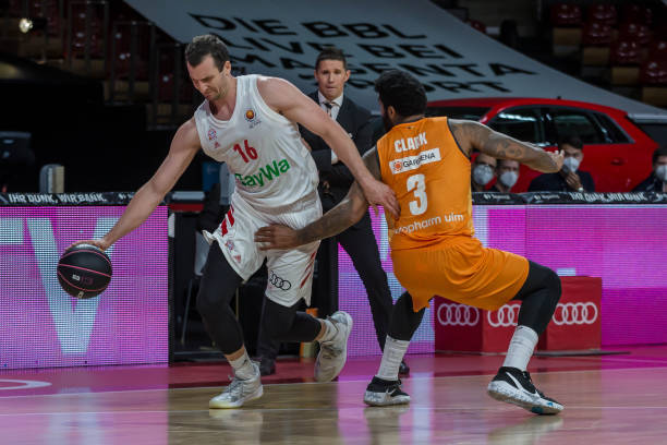 同时在防守 同时在防守