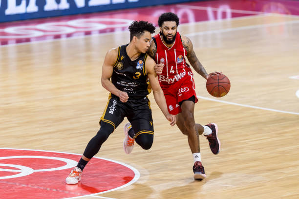 球和进攻屡 球和进攻屡